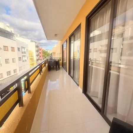 Edificio Sierra, Numero 35 * לוס כריסטיאנוס